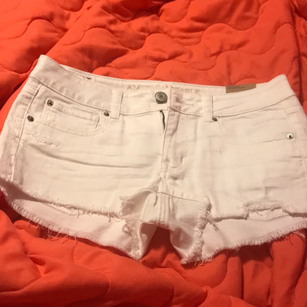 White American Eagle shorts
